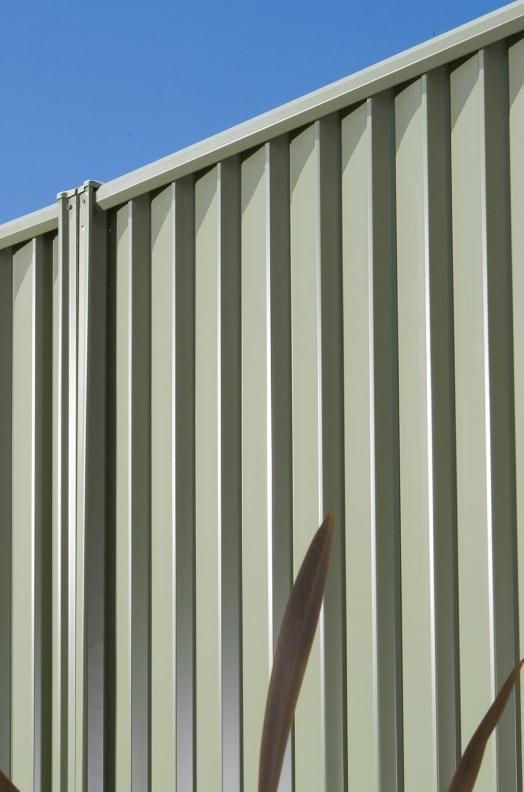 SMARTASCREEN fencing made from COLORBOND steel in colour Pale Eucalypt