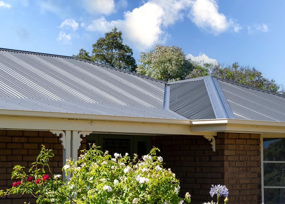 COLORBOND® steel LYSAGHT corrugated roof on a house, made to withstand Australian conditions.