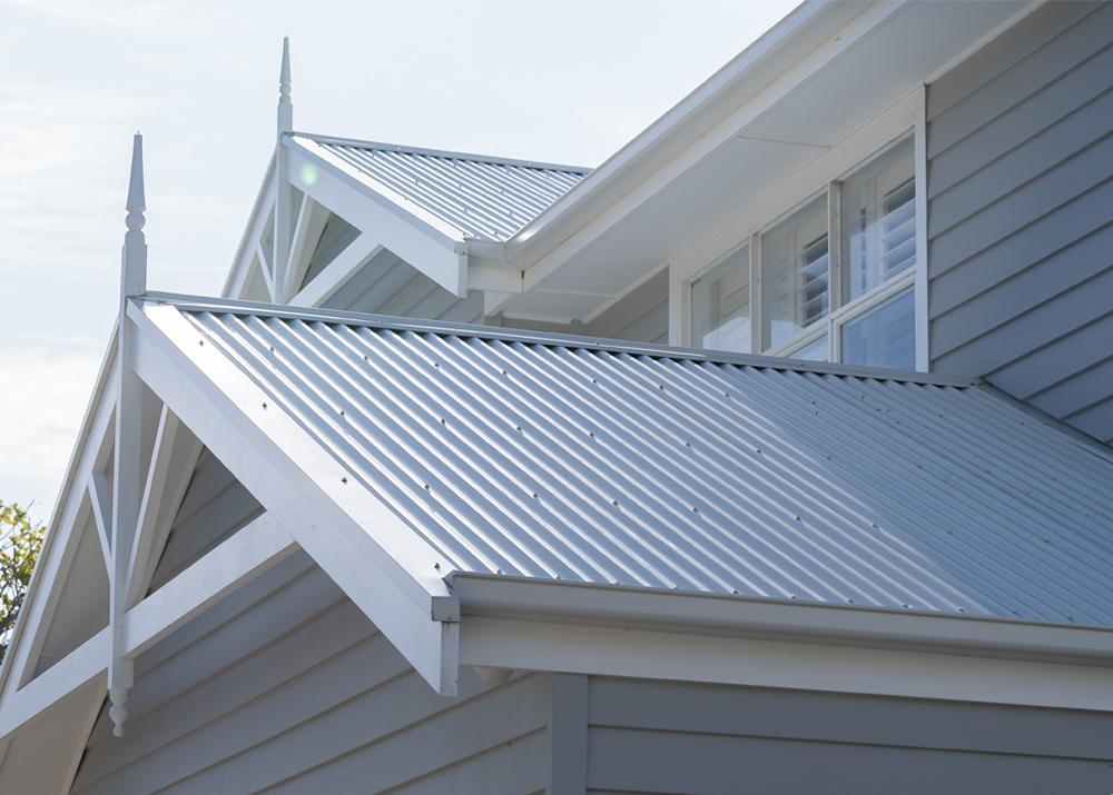 COLORBOND® steel LYSAGHT corrugated roof on a house, made to withstand Australian conditions.