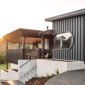 Gibson Way Jamberoo house with zenith enseam walling in monument