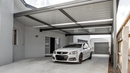 A carport in the Latrobe Valley featuring LYSAGHT FLATDEK® 310 roofing in Surfmist®