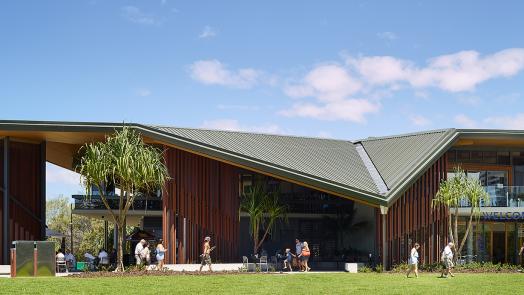 Modern coastal building featuring low-pitched LYSAGHT KLIP-LOK® roofing at Kurrawa Surf Life Saving Club, Queensland